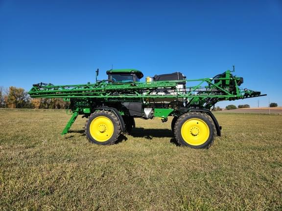 Image of John Deere 412R equipment image 4