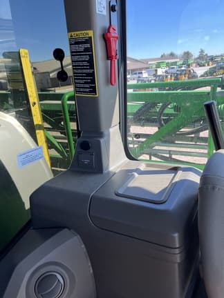 Image of John Deere 412R equipment image 4