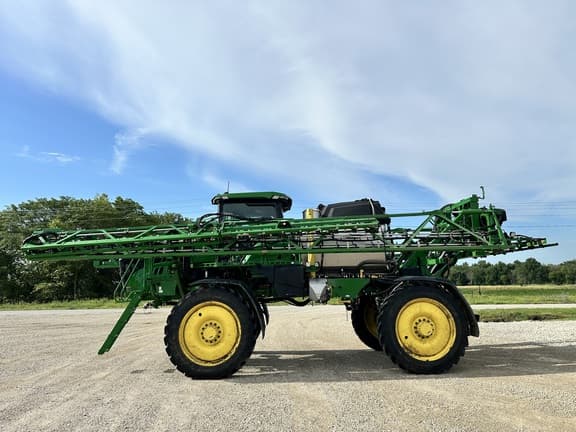 Image of John Deere 412R equipment image 2