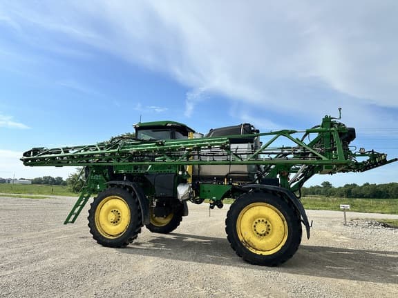 Image of John Deere 412R equipment image 3