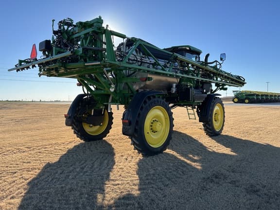 Image of John Deere 412R equipment image 4