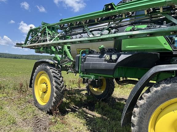 Image of John Deere 412R equipment image 4
