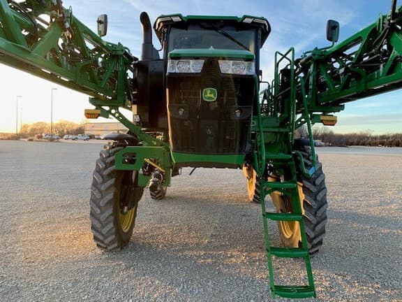 Image of John Deere 412R equipment image 4