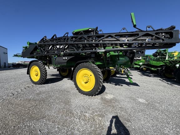 Image of John Deere 412R equipment image 2