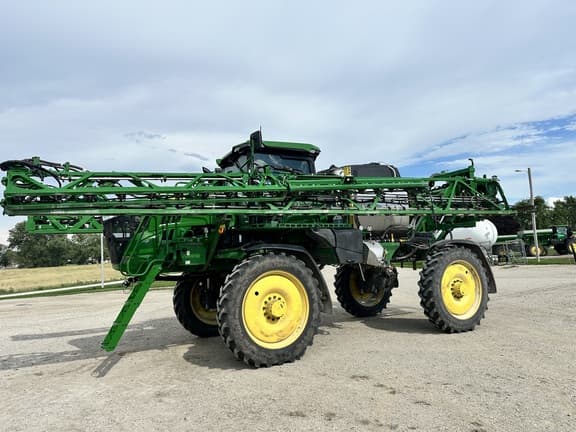 Image of John Deere 412R equipment image 1