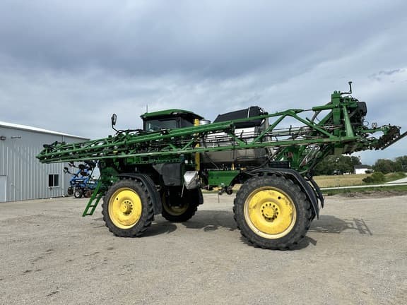 Image of John Deere 412R equipment image 4