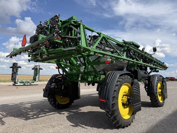 Image of John Deere 412R equipment image 3