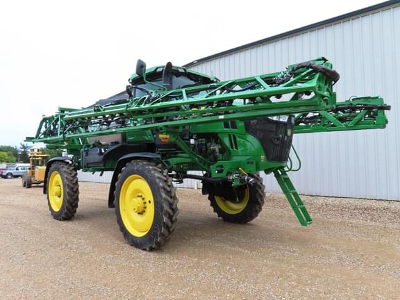 Image of John Deere 412R equipment image 4