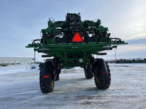 Image of John Deere 412R equipment image 4