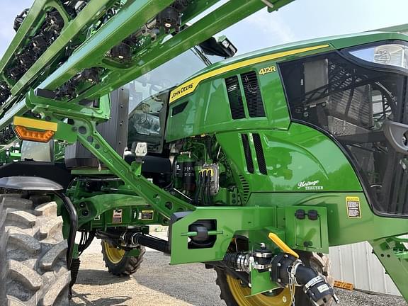 Image of John Deere 412R equipment image 3
