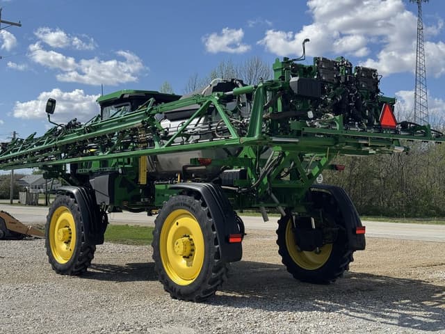 Image of John Deere 412R equipment image 4