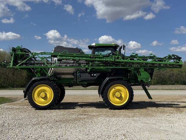 Image of John Deere 412R equipment image 3