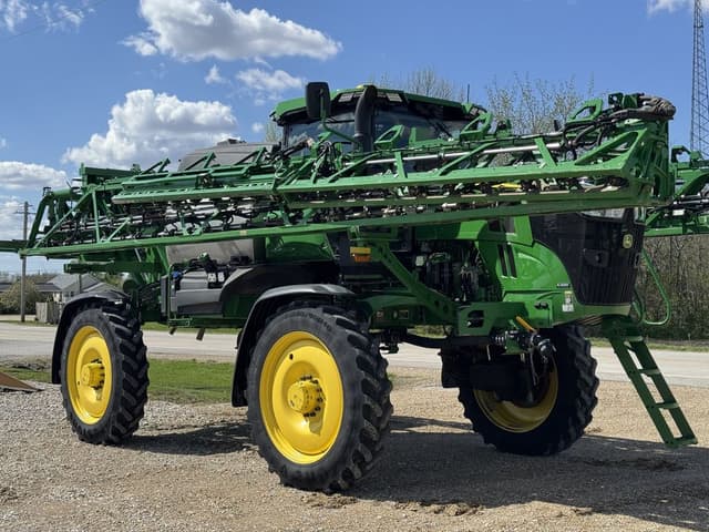 Image of John Deere 412R equipment image 1