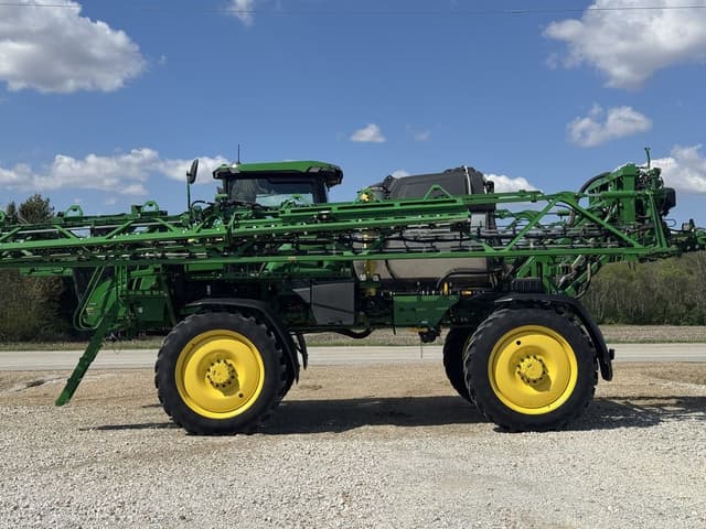 Image of John Deere 412R equipment image 2