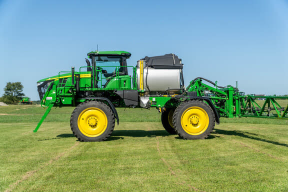 Image of John Deere 412R equipment image 2
