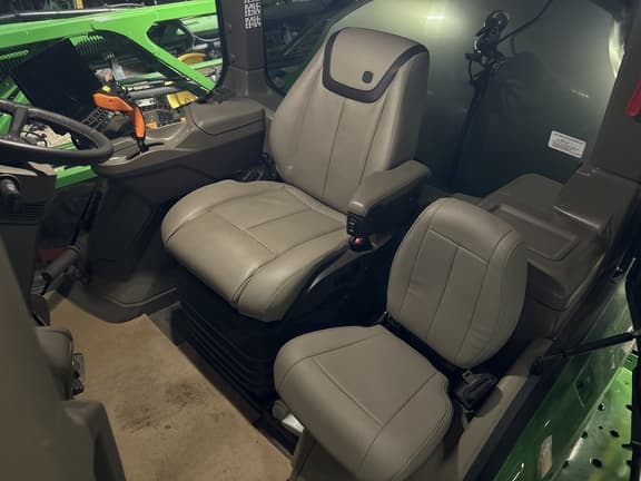 Image of John Deere 412R equipment image 4