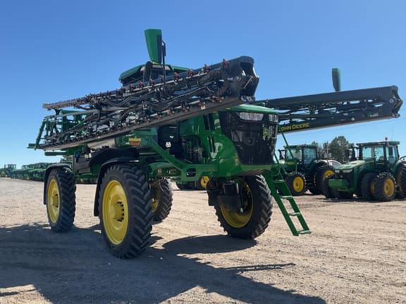 Image of John Deere 412R equipment image 3