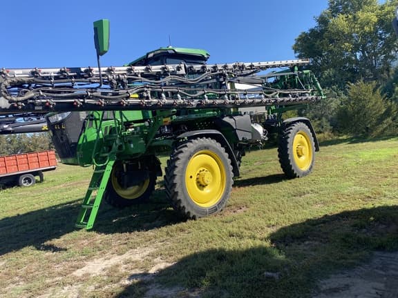 Image of John Deere 412R equipment image 4