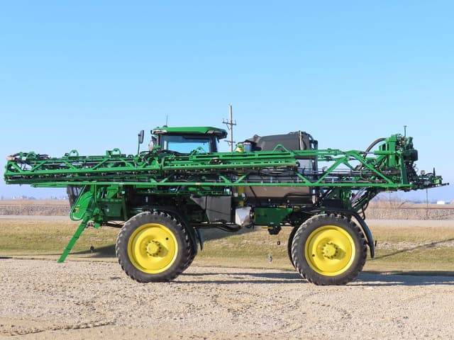 Image of John Deere 412R equipment image 1