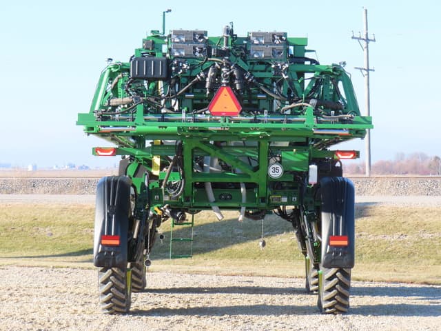 Image of John Deere 412R equipment image 3