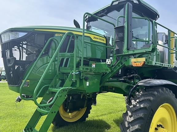 Image of John Deere 412R equipment image 3