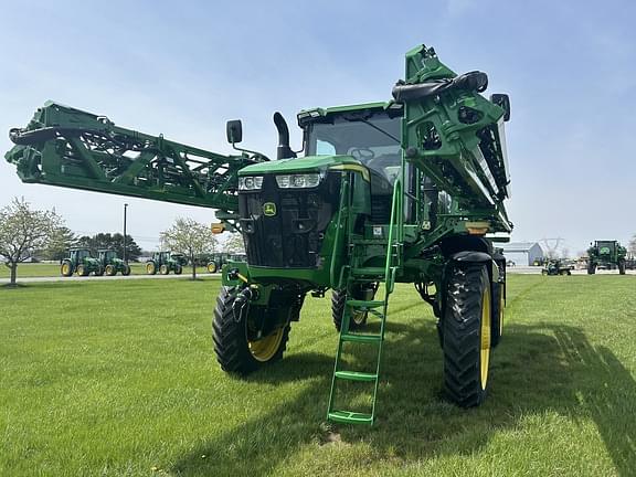 Image of John Deere 412R equipment image 2