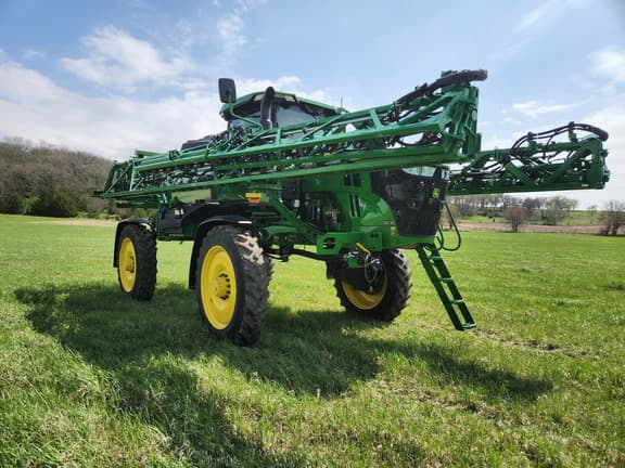 Image of John Deere 412R equipment image 1