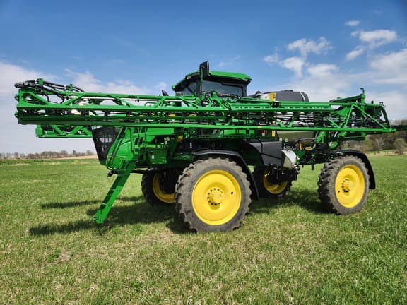 Image of John Deere 412R equipment image 4