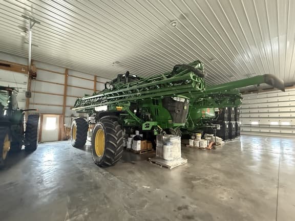 Image of John Deere 412R equipment image 4