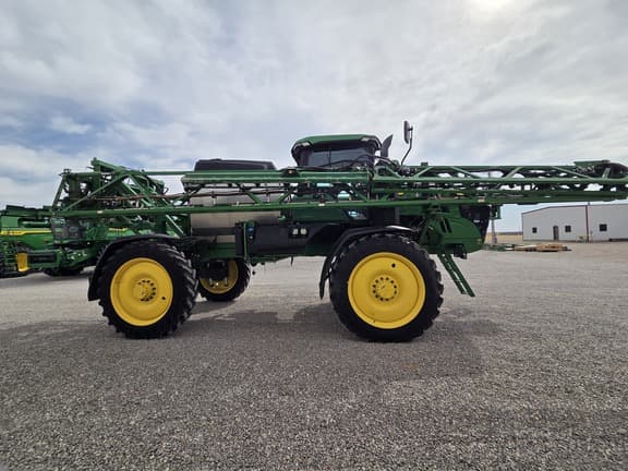 Image of John Deere 412R equipment image 4