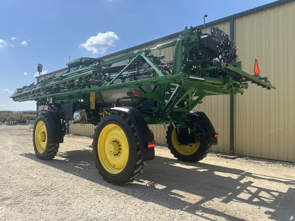 Image of John Deere 412R equipment image 3