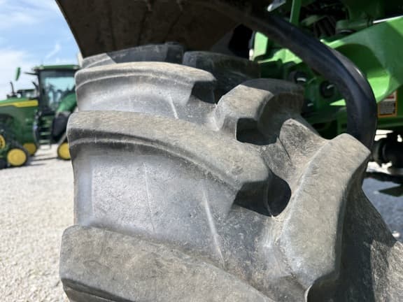 Image of John Deere 412R equipment image 2