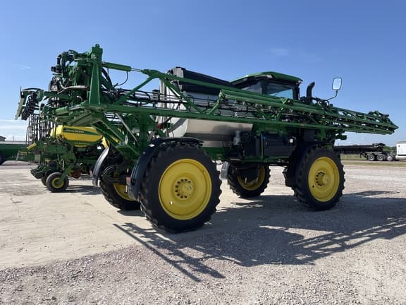 Image of John Deere 412R equipment image 4