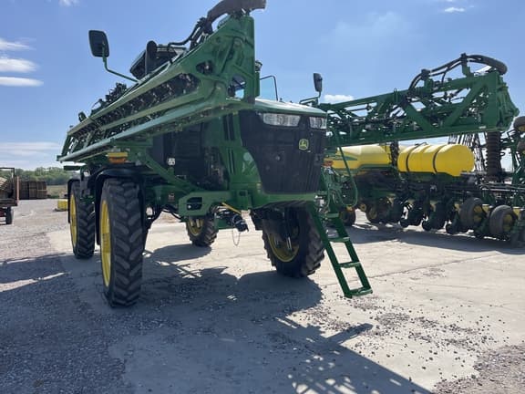 Image of John Deere 412R equipment image 1