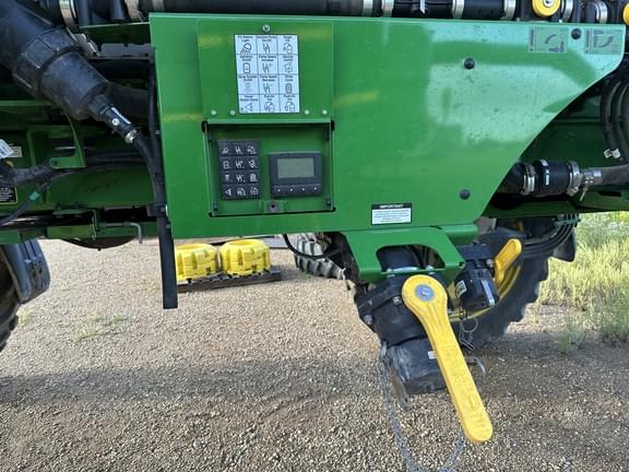 Image of John Deere 412R equipment image 4