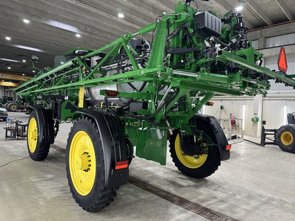 Image of John Deere 412R equipment image 4