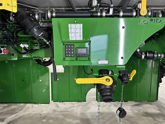 Image of John Deere 412R equipment image 3