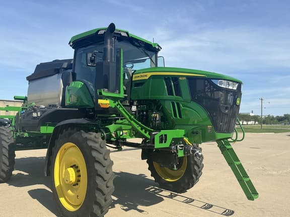 Image of John Deere 412R equipment image 4