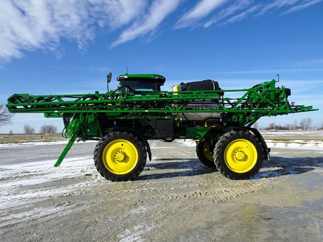 Image of John Deere 412R equipment image 2