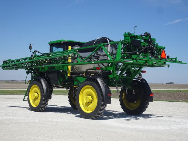 Image of John Deere 412R equipment image 4