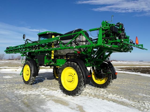 Image of John Deere 412R equipment image 4