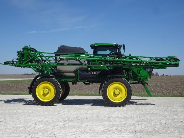 Image of John Deere 412R equipment image 3