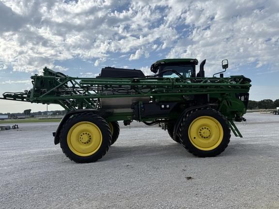 Image of John Deere 412R equipment image 3