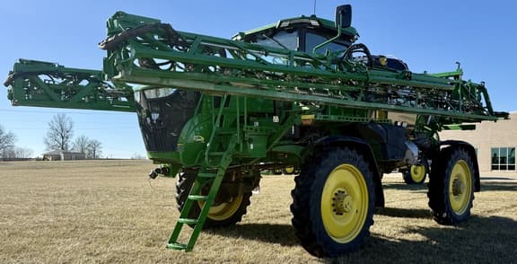 Image of John Deere 412R equipment image 1