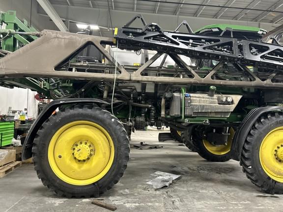 Image of John Deere 412R equipment image 3