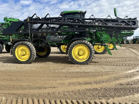 Image of John Deere 412R equipment image 1