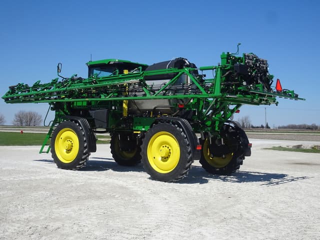 Image of John Deere 412R equipment image 4