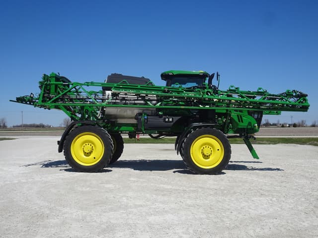 Image of John Deere 412R equipment image 3