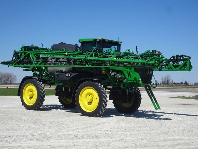 Image of John Deere 412R equipment image 1