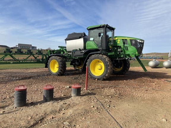 Image of John Deere 412R equipment image 3